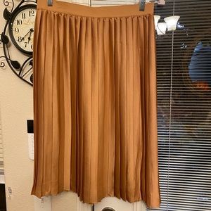 Lovely copper colored pleated skirt size L.
